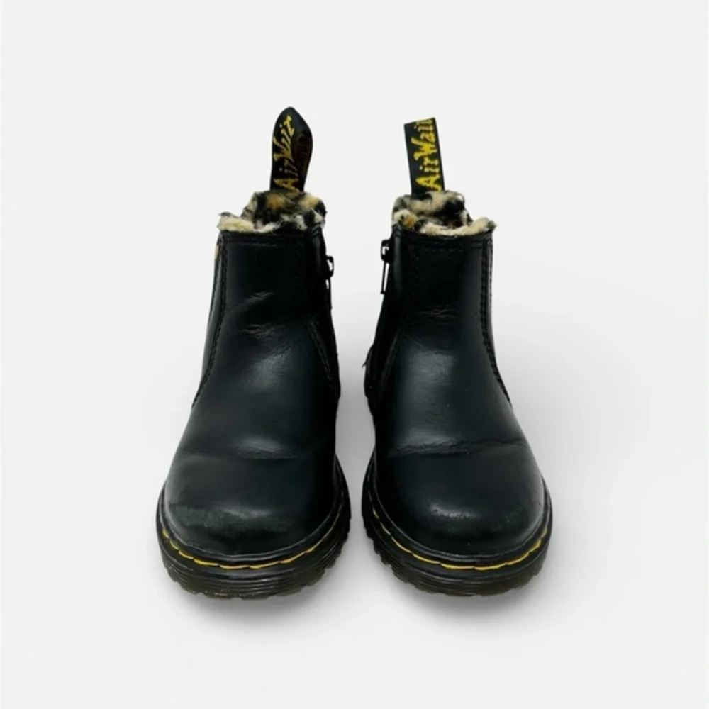 Dr. Martens Chelsea Boots Girls 7 Black Leopard Faux Fur Lined‎ Leonore